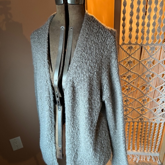 Gap Fuzzy Cardigan; Size medium - Picture 4 of 7